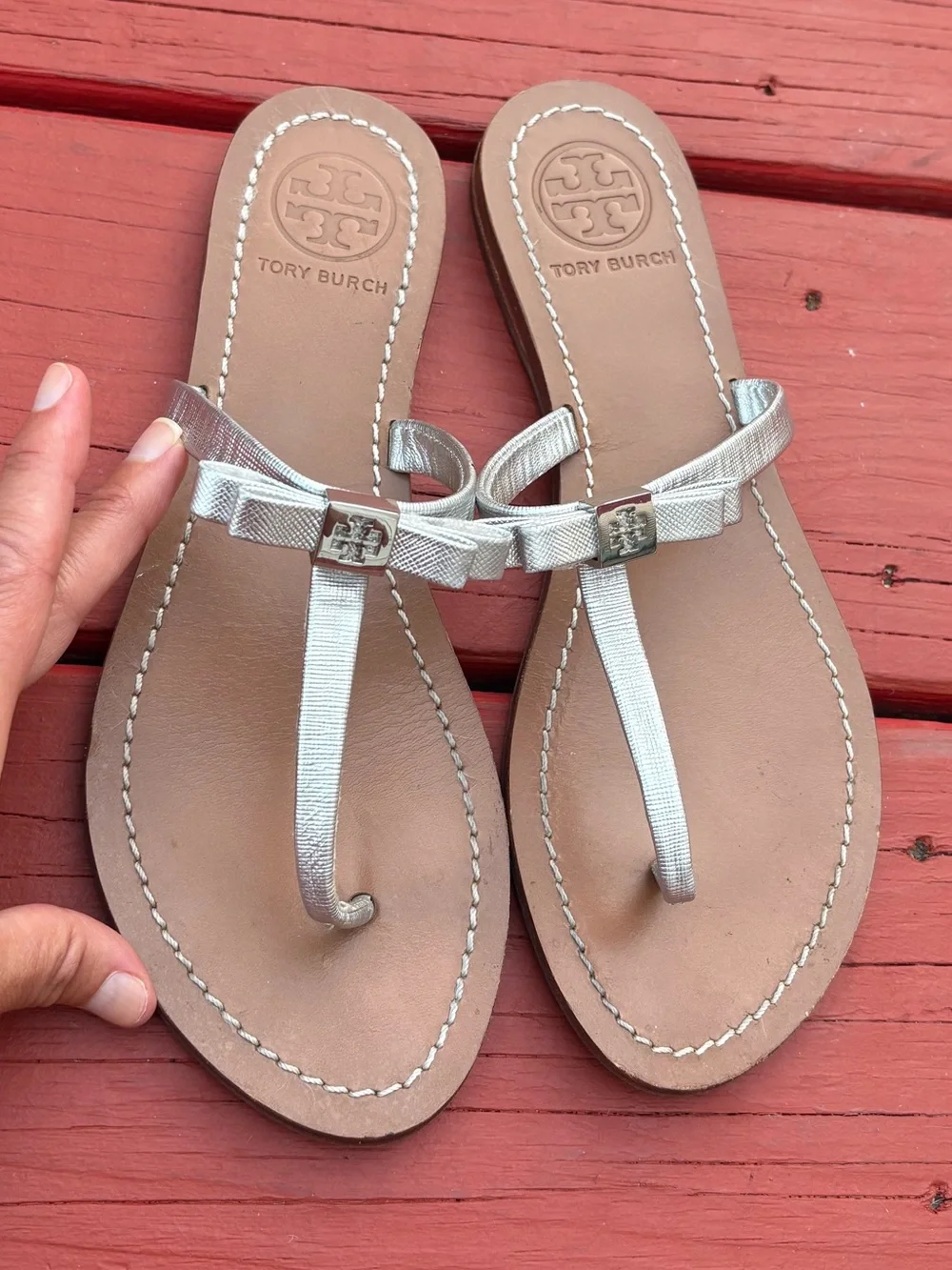 Tory Burch Leighanne Thong Metallic Silver Sandals
